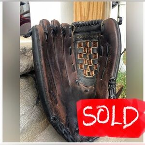 SOLD..  RAWLINGS BASEBALL GLOVE. L-throw